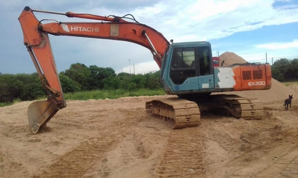 ขาย 495,000 HITACHI EX 200-3  เครื่องดี ปั้มแรง ไฟฟ้าตัด ช่วงล่างดี รถพร้อมใช้ เอกสารหนังสือสัญญาสือขาย(ชลบุรี) 090-772-3710 090-772-3708