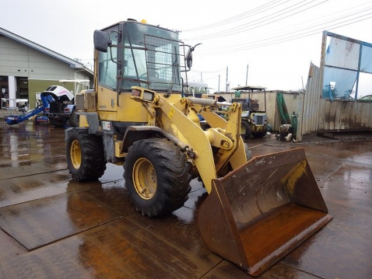 รถตักWA80-3SS รถปีใหม่2005เก่าญี่ปุ่นสภาพสวยหล่อเลยคันนิ ใช้งานน้อย5000นิดๆ