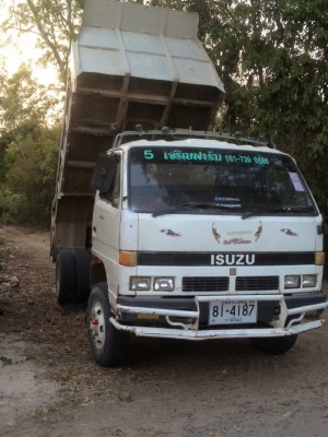 รถหกล้อดั้ม