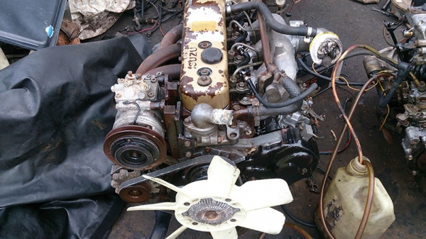 ขายเครื่องยนต์ดีเซล ISUZU มังกรทองพร้อมเลข 26550 บาท