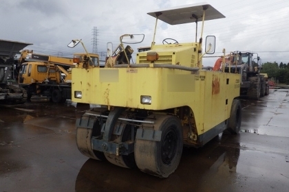 รถบดเจ็ดล้อยาง KANTO P20W เครื่องยนต์ ISUZU 6BD1 พวงมาลัยเพาเวอร์ FROM JAPAN สภาพเดิม สีเดิม พร้อมใช้งาน สนใจติดต่อ 063-9316985 ID LINE : 0639316985 ครับ