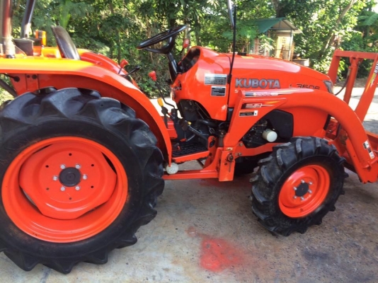 ขายรถไถคูโบต้า L3608 4WD2เพลา อุปกรณ์ใบดันหน้าและผานพรวน ราคา 298,000 บาท สนใจโทร 081-9136451 หรือ ขอดูรูปเพิ่มเติมทาง line:bow6451 ค่ะ
