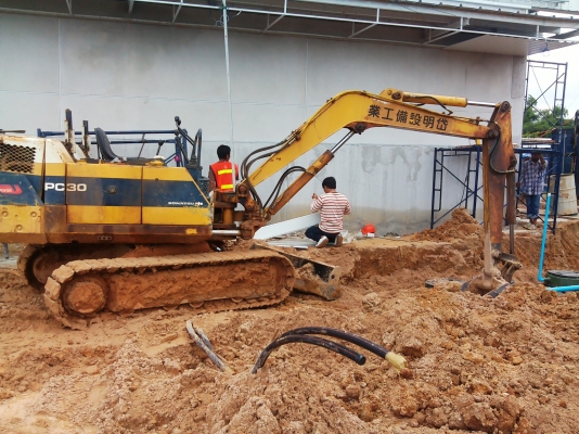 ขายด่วนรถแบคโฮ PC30 ลดราคาพิเศษ เหลือ 235,000 บาท ด่วน!!!!