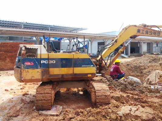 ขายด่วนรถแบคโฮ PC30 ลดราคาพิเศษ เหลือ 235,000 บาท ด่วน!!!!