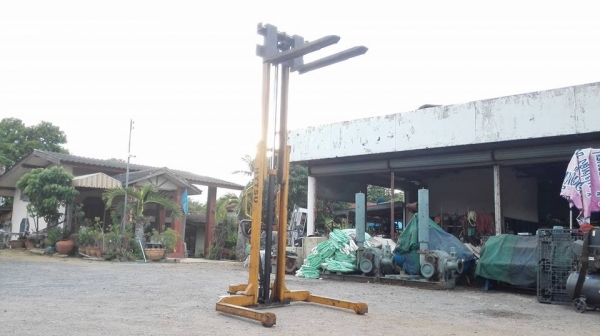 ** SOLD ** แฮนด์สแตกเกอร์ HYTSU 1000 kg. รุ่นพิเศษยก 3 เมตร สวยๆพร้อมใช้