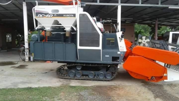 ขายรถเกี่ยวข้าว KUBOTA DC60 รถสวยสภาพดีมาก ราคา300,000 สนใจโทร 090-8588220คุณนะ 093-3258446คุณบิว หรือเข้าดูสินค้าอื่นๆได้ที่ www.narong2truck.com หรือ www.truck.in.th/498 หรือเพจFacebook ณรงค์ ซื้อขายรถมือสอง (เว็บไซต์ส่วนตัว) หรือFacebook คุณนะ รถบรรทุก