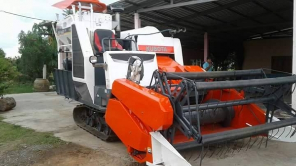 ขายรถเกี่ยวข้าว KUBOTA DC60 รถสวยสภาพดีมาก ราคา300,000 สนใจโทร 090-8588220คุณนะ 093-3258446คุณบิว หรือเข้าดูสินค้าอื่นๆได้ที่ www.narong2truck.com หรือ www.truck.in.th/498 หรือเพจFacebook ณรงค์ ซื้อขายรถมือสอง (เว็บไซต์ส่วนตัว) หรือFacebook คุณนะ รถบรรทุก