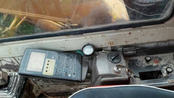 KOMATSU 415,000 บาท PC120-5 เครื่องดี ปั้มดี (ไฟฟ้าตัด) โช่หนา ช่วงล่างพอใช้ เอกสารสัญญาซื้อขาย  รถอยู่ จ.สุรินทร์.  090-772-3710 090-772-3708