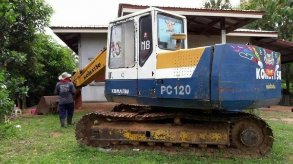 KOMATSU 415,000 บาท PC120-5 เครื่องดี ปั้มดี (ไฟฟ้าตัด) โช่หนา ช่วงล่างพอใช้ เอกสารสัญญาซื้อขาย  รถอยู่ จ.สุรินทร์.  090-772-3710 090-772-3708