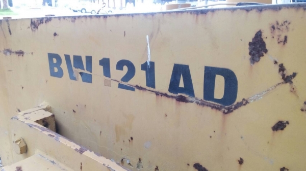 ขายรถบด โบแม็กสั่นสะเทือน ล้อเหล็กหน้า หลัง อุปกรณ์ฉีดนํ้าครบ เครื่องแห้ง  มีเช็คระบบไฟ ขายไม่แพงครับ