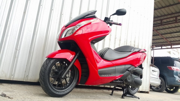 ราคา PCX เลยจ้า Forza300 2013 วิ่ง 7000 โลแท้ สวยพร้อมใช้งาน ต่อรองราคาได้นะ