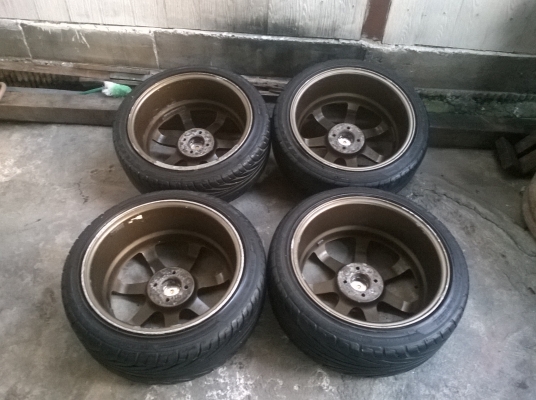 ขายแม็กTE 4รู100 ขอบ17กว้าง7.5 et38 ติดยาง205 45 17ปี09 จำนวน1ชุด สภาพต้องทำสีใหม่แม็กไม่มีซ้อม4วงยางพอใด้ ราคา5000บาทโทร0924462525โส กทม