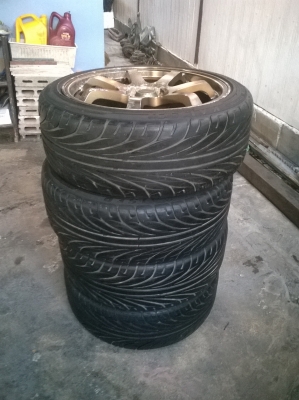 ขายแม็กTE 4รู100 ขอบ17กว้าง7.5 et38 ติดยาง205 45 17ปี09 จำนวน1ชุด สภาพต้องทำสีใหม่แม็กไม่มีซ้อม4วงยางพอใด้ ราคา5000บาทโทร0924462525โส กทม