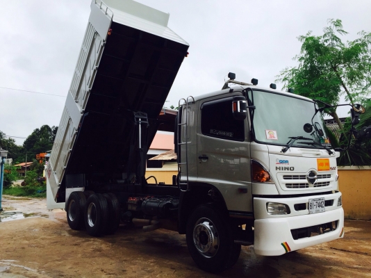 ขายรถสิบล้อดัมพ์ HINO เครื่อง 344 แรง สค.ปี 56 รุ่น 50 ปีทอง ท่อไอเสียตัวS กระบะดัมพ์สามมิตรต่อใหม่ทั้งลูก เครื่องดี ยางใหม่ ภายในสวย มีระบบลากพ่วง พร้อมใช้งานสุดๆ