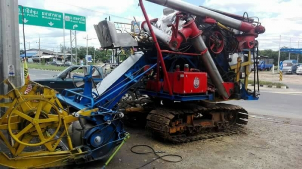 ขายรถเกี่ยวเกษตรพัฒนา เงินมีอุ้ม1.5ตัน เครื่อง6bg1เทอร์โบว์ ปั๊มอีตั้น22ช่วงล่างแทรคเตอร์ พร้อมลงงาน หน้าเกี่ยว2.80เมตร