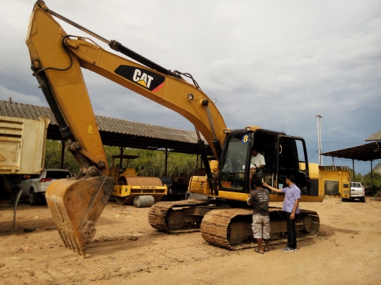ขายรถแบคโฮ CAT 320 D ไมล์ 11000 ชม.เอกสารเล่มทะเบียน ราคา 1650000
