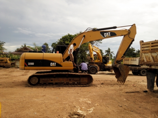 ขายรถแบคโฮ CAT 320 D ไมล์ 11000 ชม.เอกสารเล่มทะเบียน ราคา 1650000 ขายรถแบคโฮ CAT 320 D ไมล์ 11000 ชม.เอกสารเล่มทะเบียน ราคา 1650000