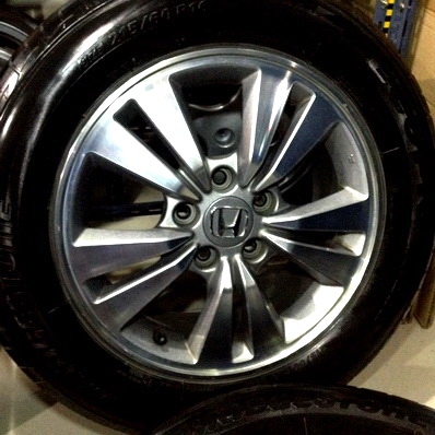 ยางดอกเต็ม BRIGEDSTONE 215 60 16 ปี 4413 ตจว จัดส่งถึงบ้านทุกจังหวัด ยางดอกเต็ม BRIGEDSTONE 215 60 16 ปี 4413 ตจว จัดส่งถึงบ้านทุกจังหวัด