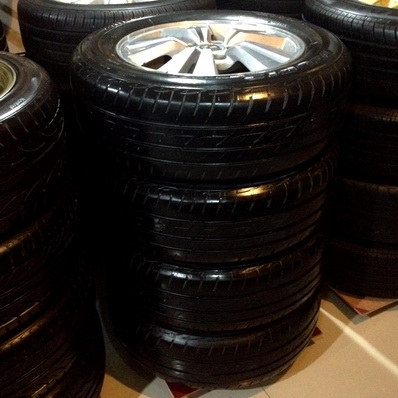 ยางดอกเต็ม BRIGEDSTONE 215 60 16 ปี 4413 ตจว จัดส่งถึงบ้านทุกจังหวัด ยางดอกเต็ม BRIGEDSTONE 215 60 16 ปี 4413 ตจว จัดส่งถึงบ้านทุกจังหวัด
