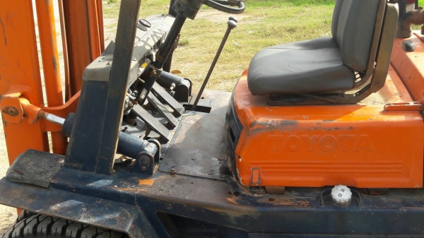 ขาย FORKLIFT TOYOTA FD25-4 ขาย FORKLIFT TOYOTA FD25-4