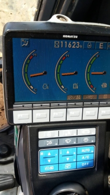ขายรถแบคโฮ KOMATSU PC130-8 เอกสารอินวอย 11623 ชม.ราคา 1380000 ขายรถแบคโฮ KOMATSU PC130-8 เอกสารอินวอย 11623 ชม.ราคา 1380000