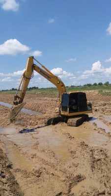 ขายรถแบคโฮ KOMATSU PC130-8 เอกสารอินวอย 11623 ชม.ราคา 1380000