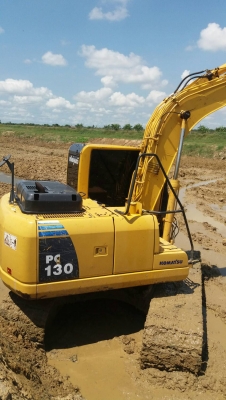 ขายรถแบคโฮ KOMATSU PC130-8 เอกสารอินวอย 11623 ชม.ราคา 1380000