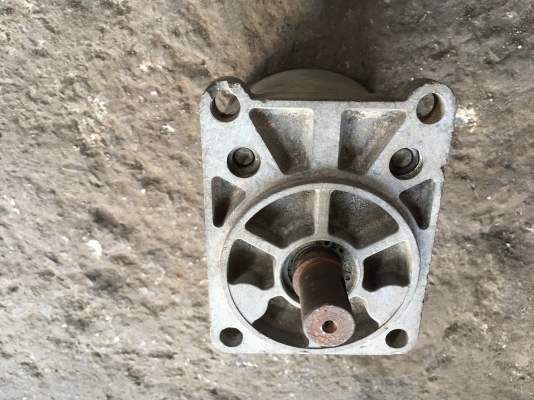 ขาย...ปั๊มไฮดรอลิค เพลาโต18มิล