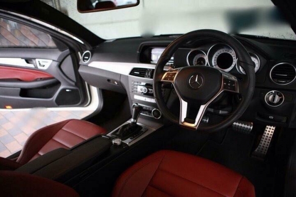 Benz C180 AMG ตัว Coupe สภาพสวย ใช้น้อยมาก ราคาไม่แพง