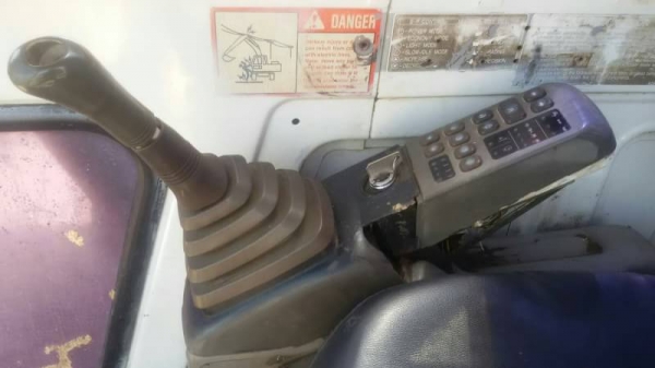 ขาย 395,000 HITACHI EX 200-2 เครื่องดี ปั้ม K3V ช่วงล่างเต็ม รถพร้อมใช้ เอกสารชื้อขาย รถอยู่ จ.สกลนคร 090-772-3710 090-772-3708 ขาย 395,000 HITACHI EX 200-2 เครื่องดี ปั้ม K3V ช่วงล่างเต็ม รถพร้อมใช้ เอกสารชื้อขาย รถอยู่ จ.สกลนคร 090-772-3710 090-772-3708