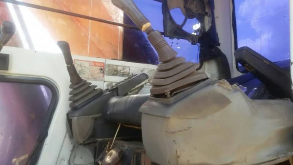 ขาย 395,000 HITACHI EX 200-2 เครื่องดี ปั้ม K3V ช่วงล่างเต็ม รถพร้อมใช้ เอกสารชื้อขาย รถอยู่ จ.สกลนคร 090-772-3710 090-772-3708 ขาย 395,000 HITACHI EX 200-2 เครื่องดี ปั้ม K3V ช่วงล่างเต็ม รถพร้อมใช้ เอกสารชื้อขาย รถอยู่ จ.สกลนคร 090-772-3710 090-772-3708