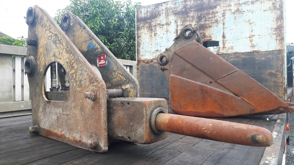 ขายรถแบคโฮ Kobelco sk04ws พร้อมหัวเจาะ,ปุ้งกี๊2ลูก,เอกสารเล่มทะเบียนครับ.