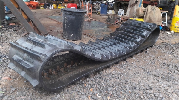 ลดสุดๆงดต่อรองครับ แทรคยางมือสองDC95 1คู่ ใช้งานได้อีก1ปี