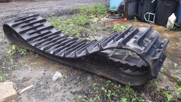 ลดสุดๆงดต่อรองครับ แทรคยางมือสองDC95 1คู่ ใช้งานได้อีก1ปี