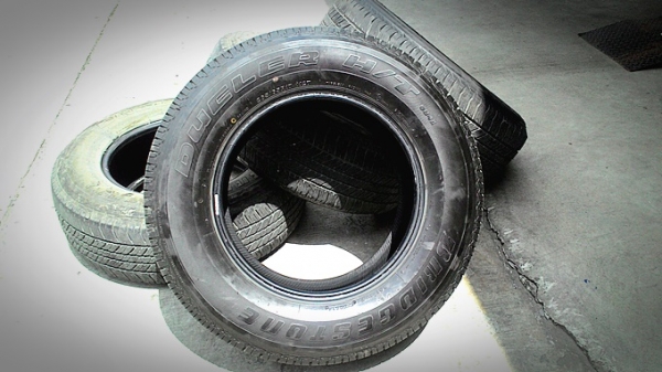 ขายยางรถยนต์ Bridgestone 265/65/17 ยางปี 2014   4เส้น 2000