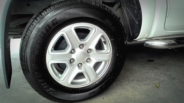 ขายยางรถยนต์ Bridgestone 265/65/17 ยางปี 2014   4เส้น 2000