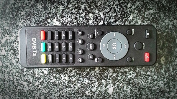 เครื่องรับดิจิตอลทีวี ติดรถยนต์ Priority สภาพใหม่ 2400 บาท