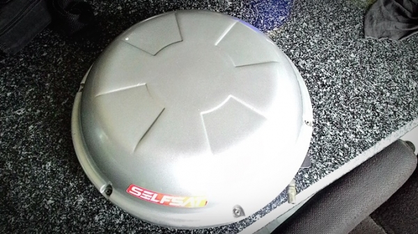 จานดาวเทียมเคลื่อนที่ติดรถยนต์ selfsat สภาพดี 2900 บาท