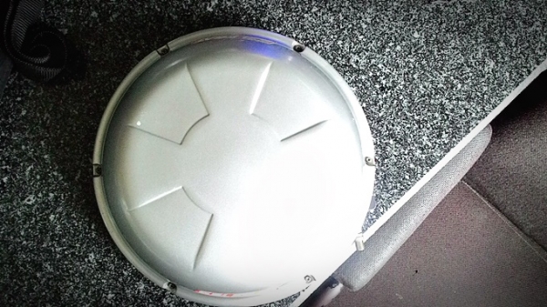 จานดาวเทียมเคลื่อนที่ติดรถยนต์ selfsat สภาพดี 2900 บาท