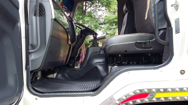 ขายสิบล้อดั๊มสองเพลายูโรที 240 ปี 56 กระบะปิเนียมสวย ๆ ครับ