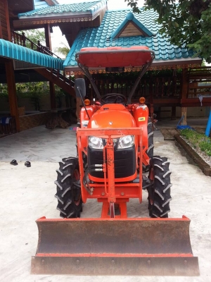 คูโบต้า L3008 4 WD พร้อมใบมีดตราช้าง ตัดหญ้าใหม่ ปี 2556