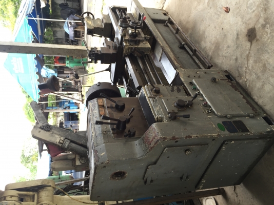 ขายเครื่องกลึง8ฟุตยังงาน1.5เมตรใต้หวันรูเพลา2.2เครื่องเงียบสามขาครบราคาเบาๆ