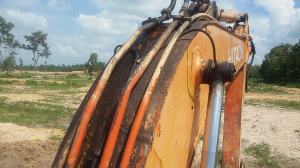 ขายHitachi Ex200-2 สภาพสวยพร้อมใช้ ต่อคุณอ๊อฟพิจิตร086-737-9991 ขายHitachi Ex200-2 สภาพสวยพร้อมใช้ ต่อคุณอ๊อฟพิจิตร086-737-9991