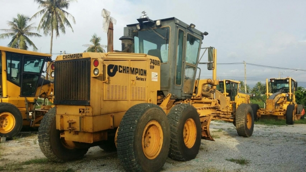 รถเกรด  CHAMPION  รุ่น 740A  ปี 1998   ชั่วโมงทำงาน 18,000 ชั่วโมง