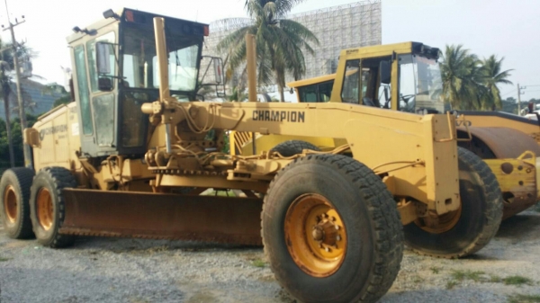 รถเกรด  CHAMPION  รุ่น 740A  ปี 1998   ชั่วโมงทำงาน 18,000 ชั่วโมง