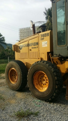 รถเกรด  CHAMPION  รุ่น 740A  ปี 1998   ชั่วโมงทำงาน 18,000 ชั่วโมง