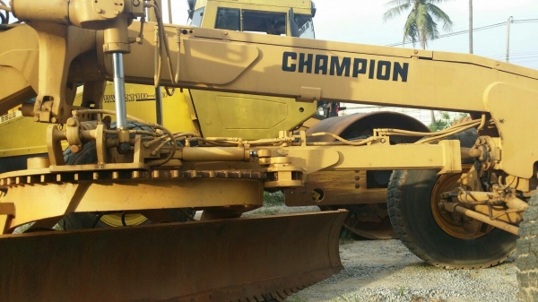 รถเกรด  CHAMPION  รุ่น 740A  ปี 1998   ชั่วโมงทำงาน 18,000 ชั่วโมง