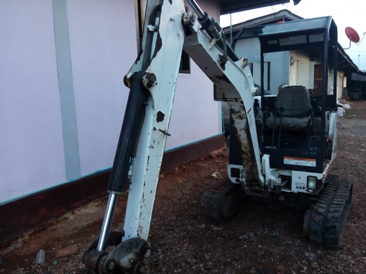 ขายรถขุด "Bobcat 324" เก่านอกแท้ มีเอกสารใบอินวอย
