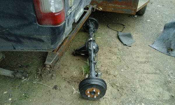 เพลาท้ายถอดรีโว่ป้ายแดง 13,000บาท 0892095791