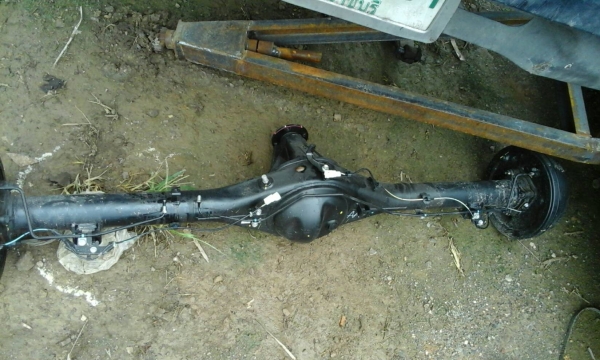 เพลาท้ายถอดรีโว่ป้ายแดง 13,000บาท 0892095791